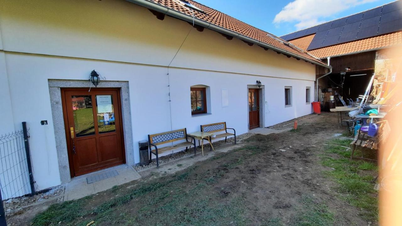 Podkrovi V Jihoceskem Statku Nemejice Exterior photo