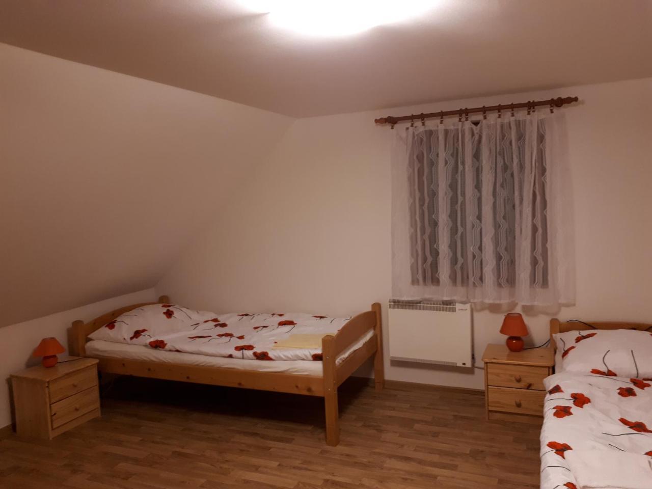 Podkrovi V Jihoceskem Statku Nemejice Exterior photo